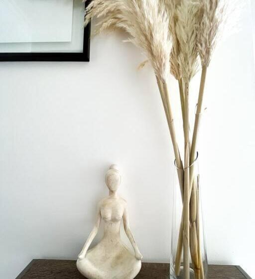 Cr Mariposa Rentals Cozy Retreat With Pool,tennis,gym,free Wifi