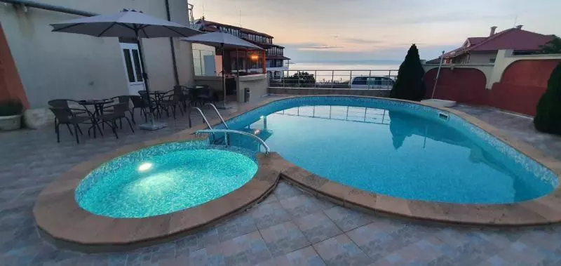 هتل Perla Beach