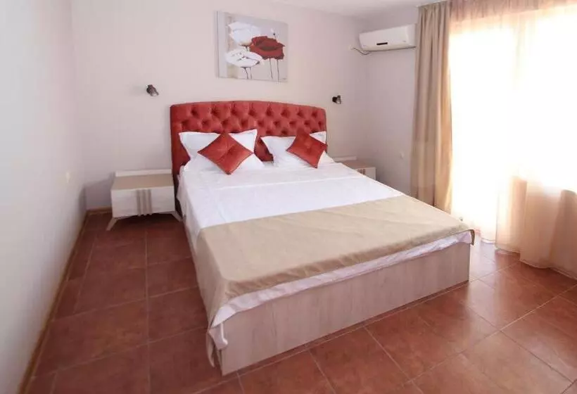هتل Perla Beach