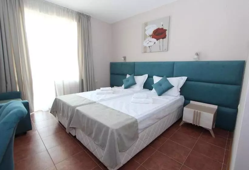 هتل Perla Beach