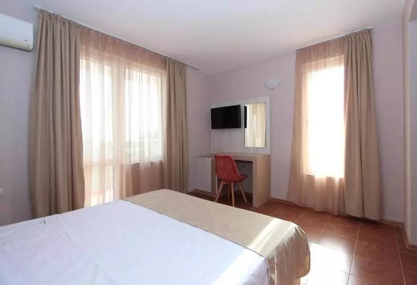 هتل Perla Beach