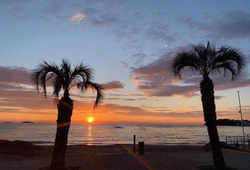 Confort Absolu à Sanary, L Appart De La Mer, Tout à Pied, Le Port, La Plage, Clim Et Garage