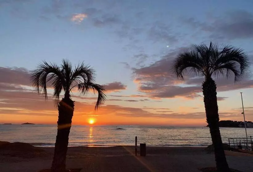 Confort Absolu à Sanary, L Appart De La Mer, Tout à Pied, Le Port, La Plage, Clim Et Garage