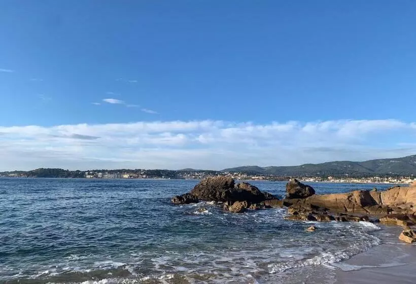 Confort Absolu à Sanary, L Appart De La Mer, Tout à Pied, Le Port, La Plage, Clim Et Garage
