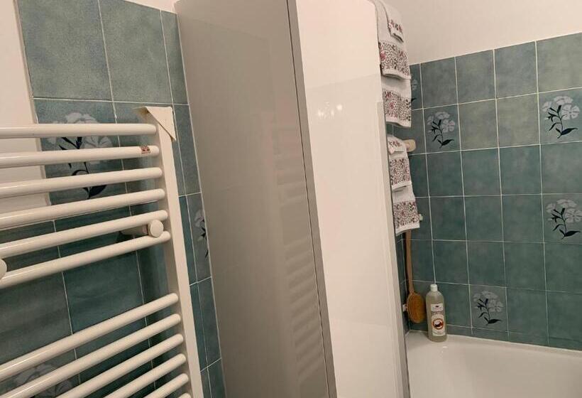 Confort Absolu à Sanary, L Appart De La Mer, Tout à Pied, Le Port, La Plage, Clim Et Garage