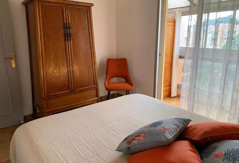 Confort Absolu à Sanary, L Appart De La Mer, Tout à Pied, Le Port, La Plage, Clim Et Garage