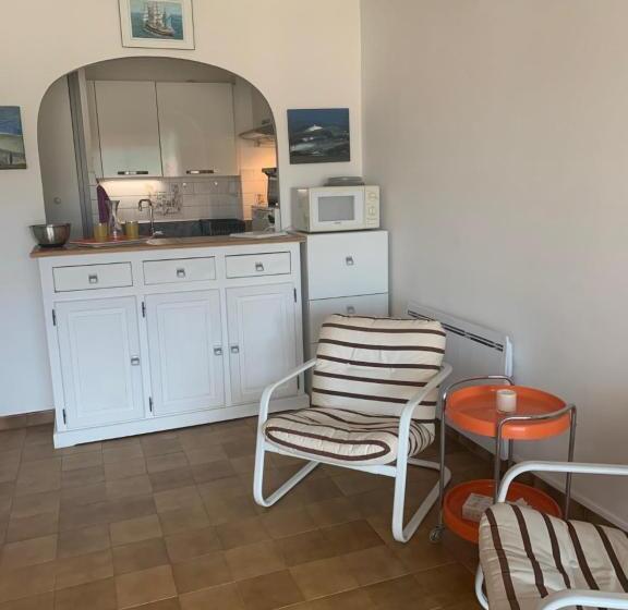 Confort Absolu à Sanary, L Appart De La Mer, Tout à Pied, Le Port, La Plage, Clim Et Garage