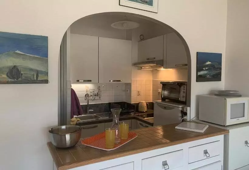 Confort Absolu à Sanary, L Appart De La Mer, Tout à Pied, Le Port, La Plage, Clim Et Garage