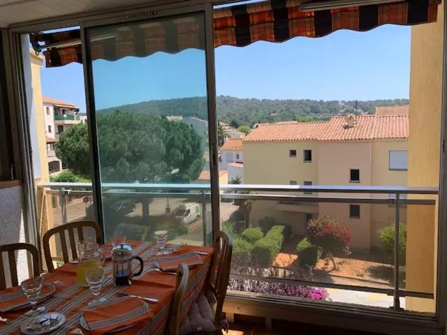 Confort Absolu à Sanary, L Appart De La Mer, Tout à Pied, Le Port, La Plage, Clim Et Garage
