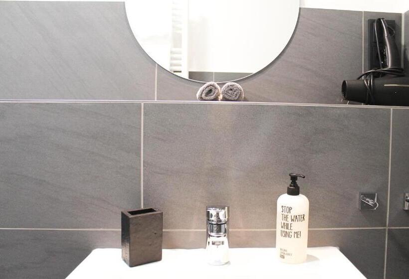 Marvel Apartment Für Freunde & Familien, Stadtnah, Parkplatz, E Ladestation, Gitterbox Für Fahrräd