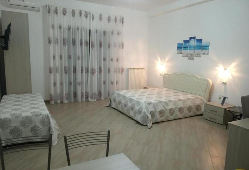 پانسیون Mediterranea Guest House