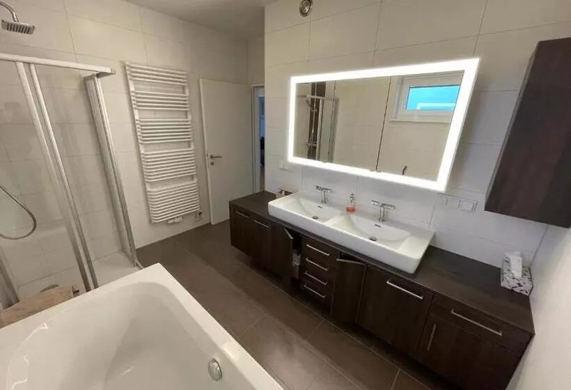 Penthouse Wohnung Am Radweg Mit Dachterasse