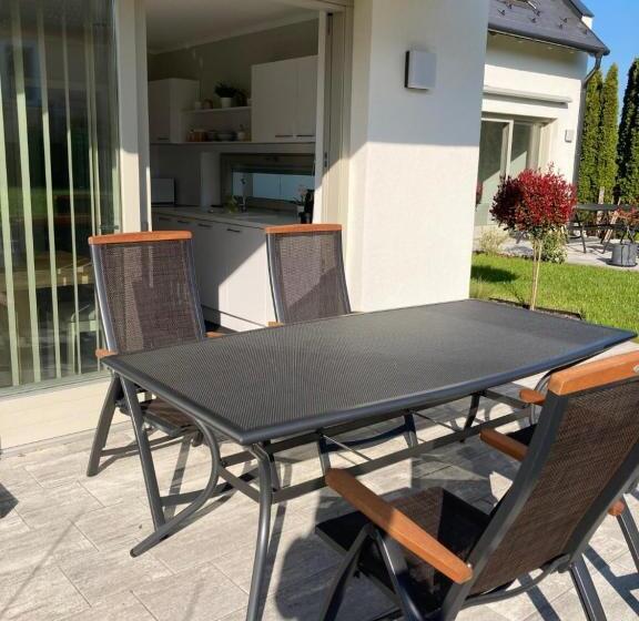 Rizling Apartmanház Balatonalmádi