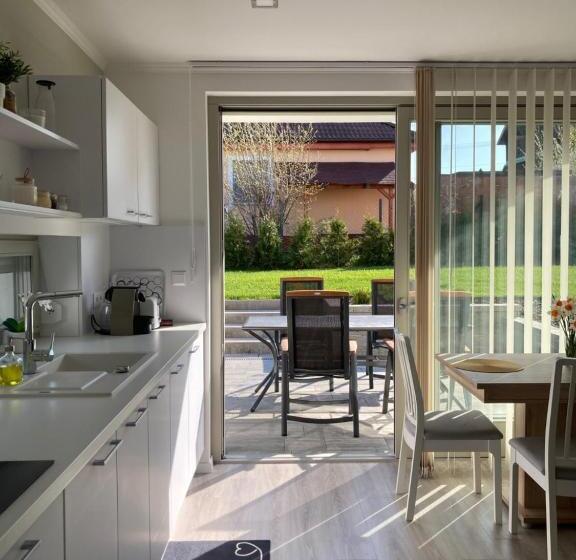 Rizling Apartmanház Balatonalmádi