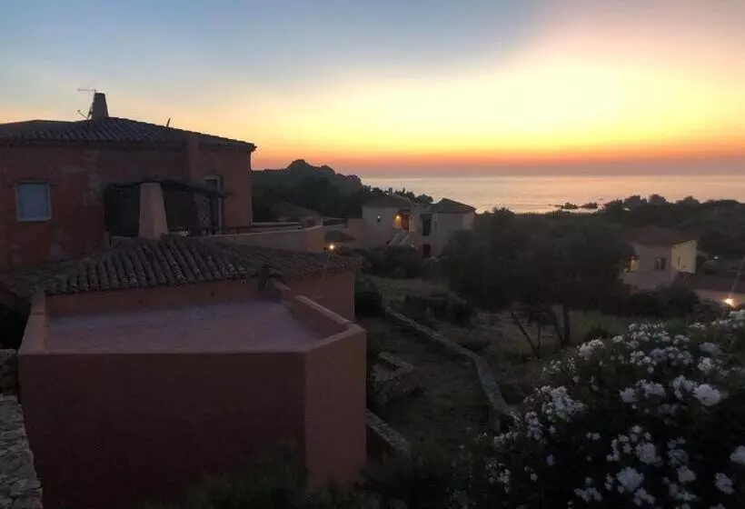 Calarossa Village
