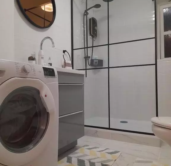 Glastonbury Town Center Entire Apartment