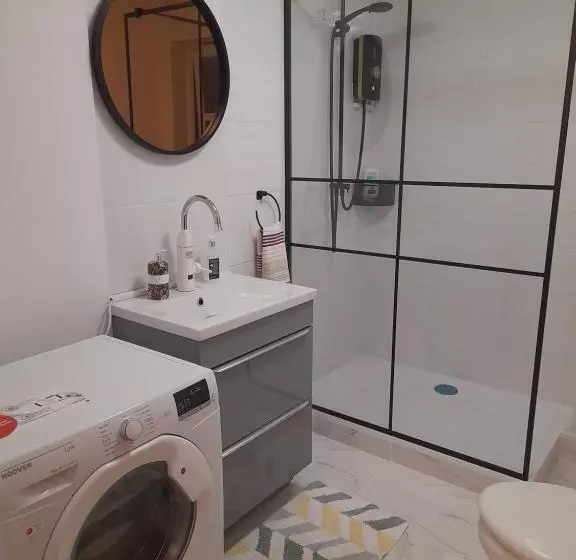 Glastonbury Town Center Entire Apartment