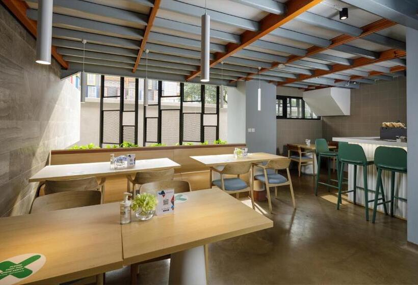 בית מלון כפרי Joylive Bsd City