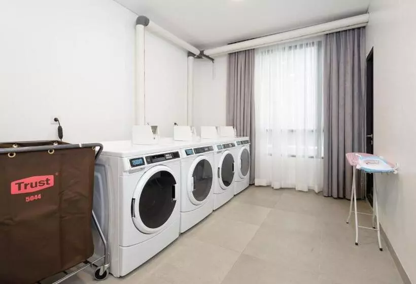 Hotelli Joylive Bsd City