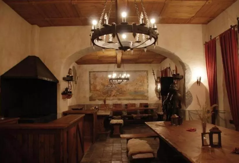 Hotelli Zámek Kamenný Dvůr