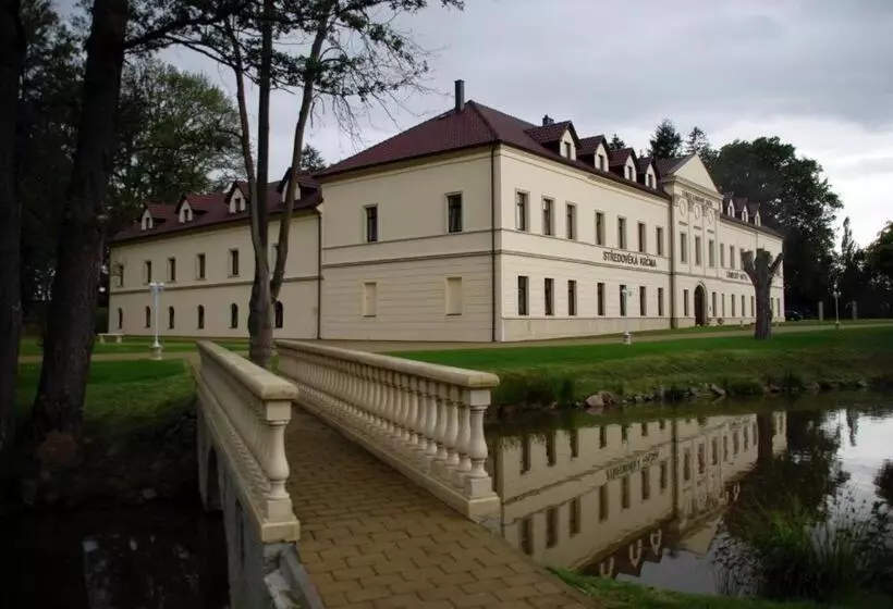 Hotelli Zámek Kamenný Dvůr