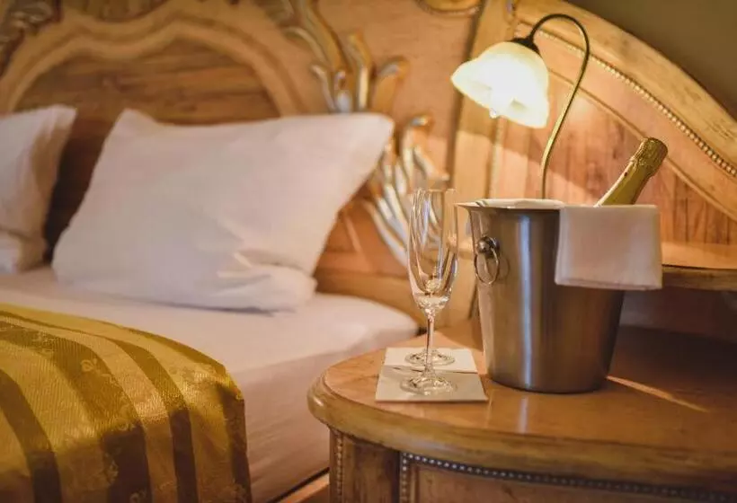 Hotelli Zámek Kamenný Dvůr