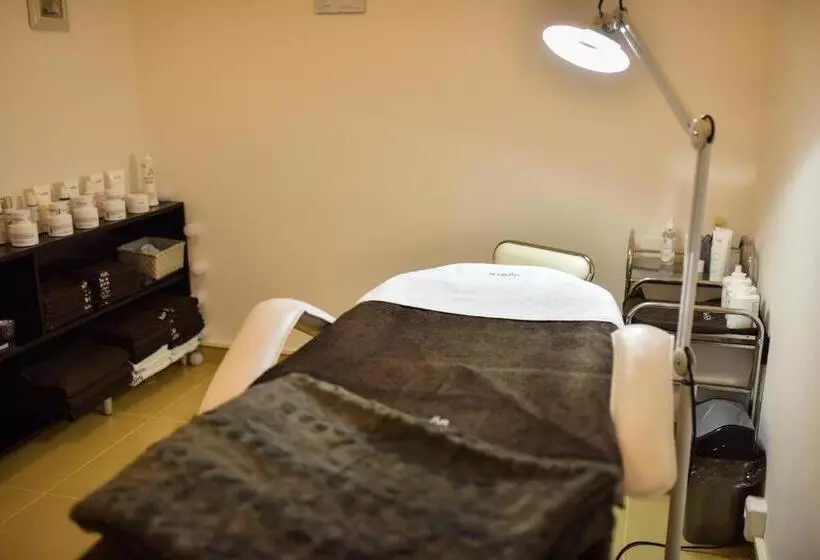 Hotelli Zámek Kamenný Dvůr