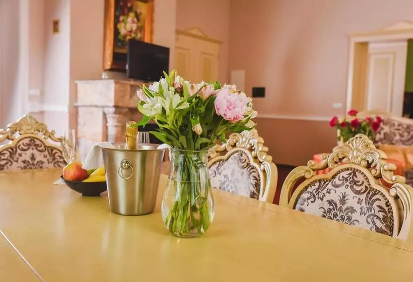 Hotelli Zámek Kamenný Dvůr