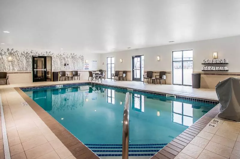 בית מלון כפרי Sleep Inn & Suites Devils Lake