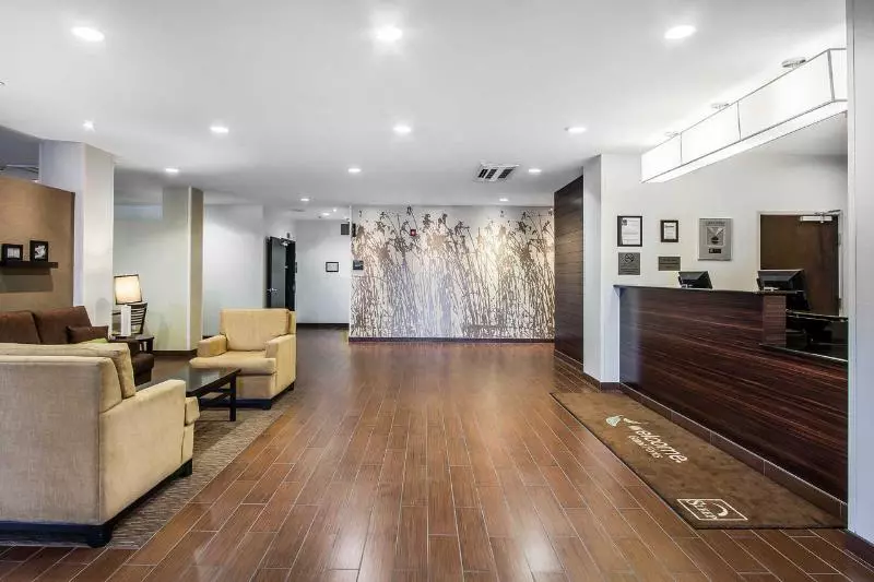 בית מלון כפרי Sleep Inn & Suites Devils Lake