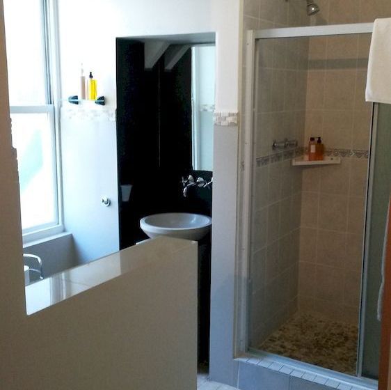 Somerset Villa Guesthouse