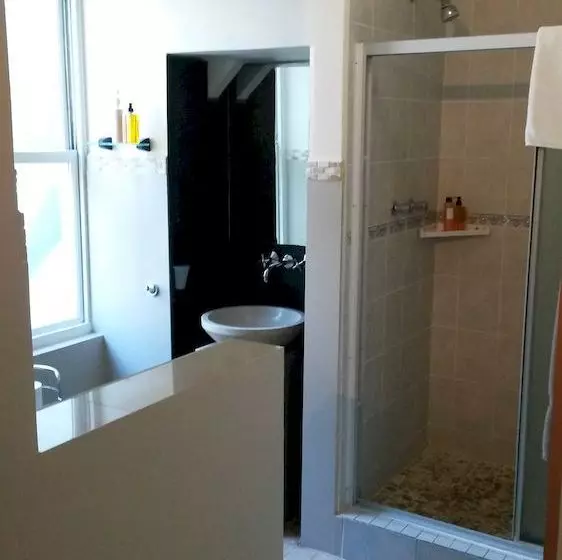 Somerset Villa Guesthouse