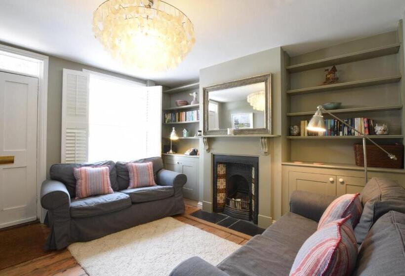 15 Victoria Street, Southwold