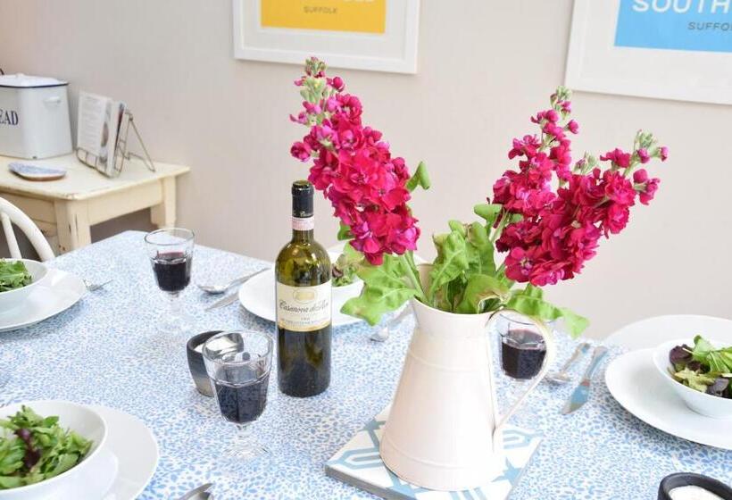 15 Victoria Street, Southwold