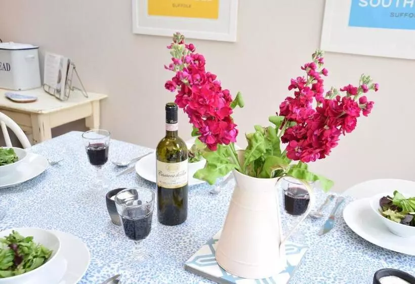 15 Victoria Street, Southwold