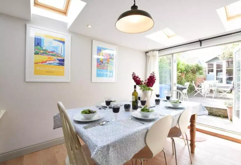 15 Victoria Street, Southwold