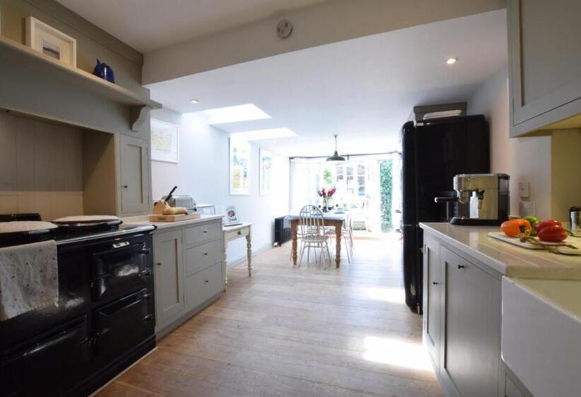 15 Victoria Street, Southwold