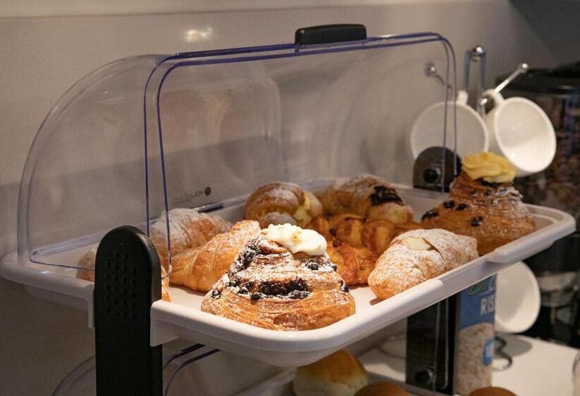 تختخواب و صبحانه Zanzi S Charming Rooms