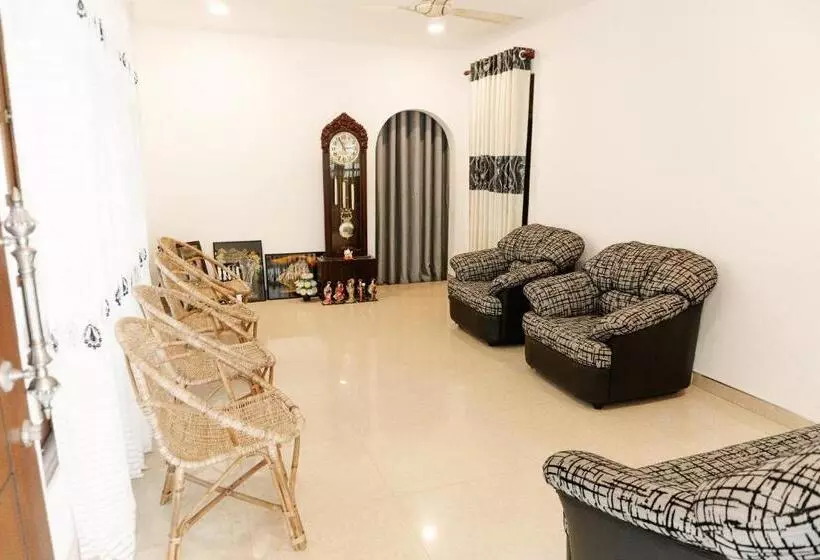 هتل Summer Time Hiriketiya