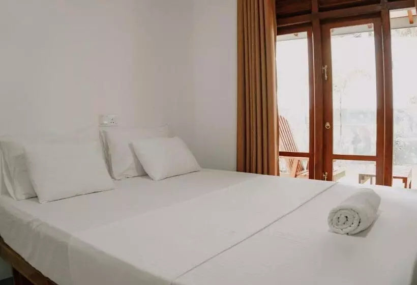 هتل Summer Time Hiriketiya