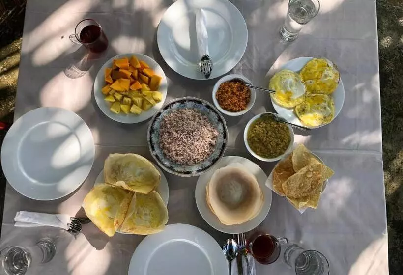 هتل Summer Time Hiriketiya