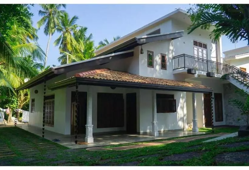 هتل Summer Time Hiriketiya