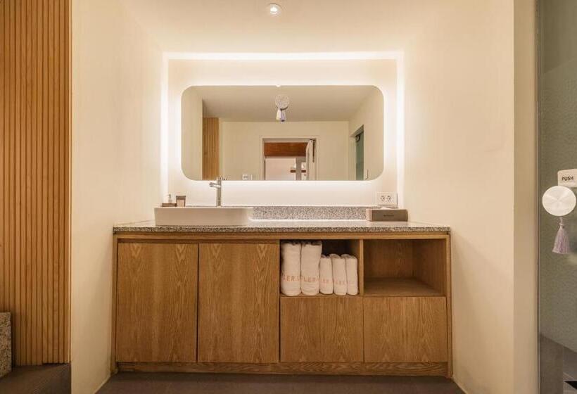 Luxury Hanok With Private Bathtub Sw07