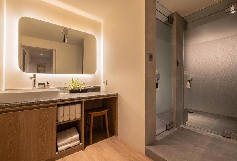 Luxury Hanok With Private Bathtub Sw07