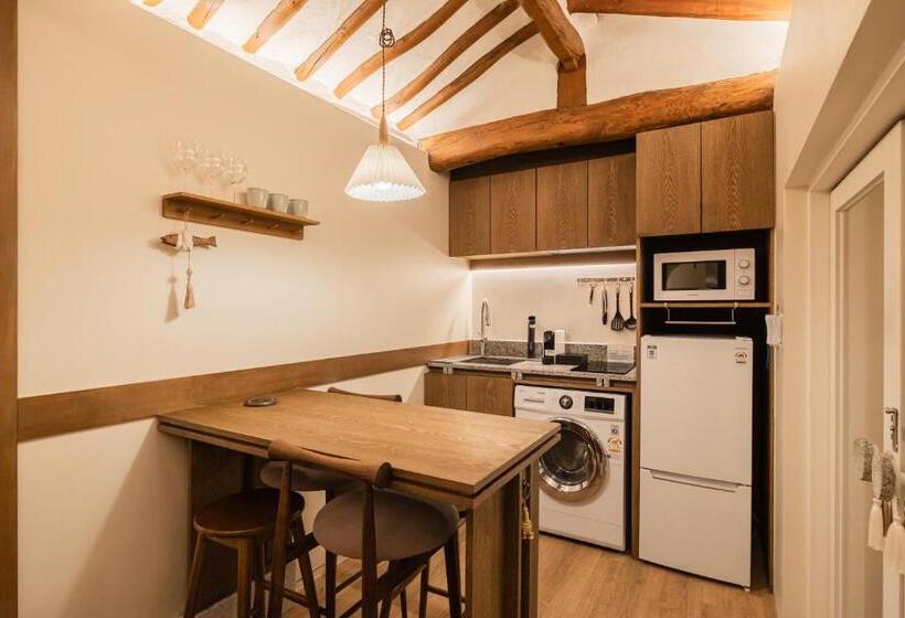 Luxury Hanok With Private Bathtub Sw07