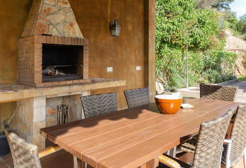 Villa With Great Mountain Views