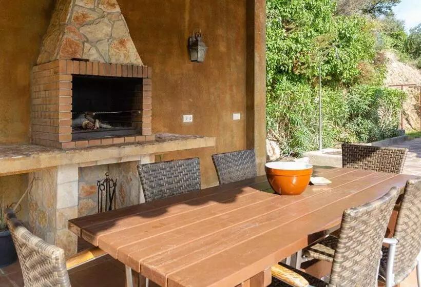 Villa With Great Mountain Views