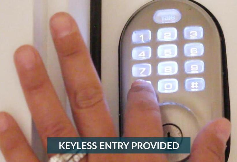 4119 The Dolphin Boat Across Street From Beach