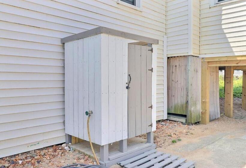 4119 The Dolphin Boat Across Street From Beach