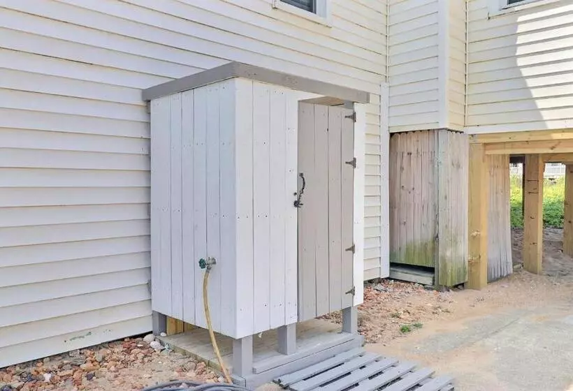 4119 The Dolphin Boat Across Street From Beach